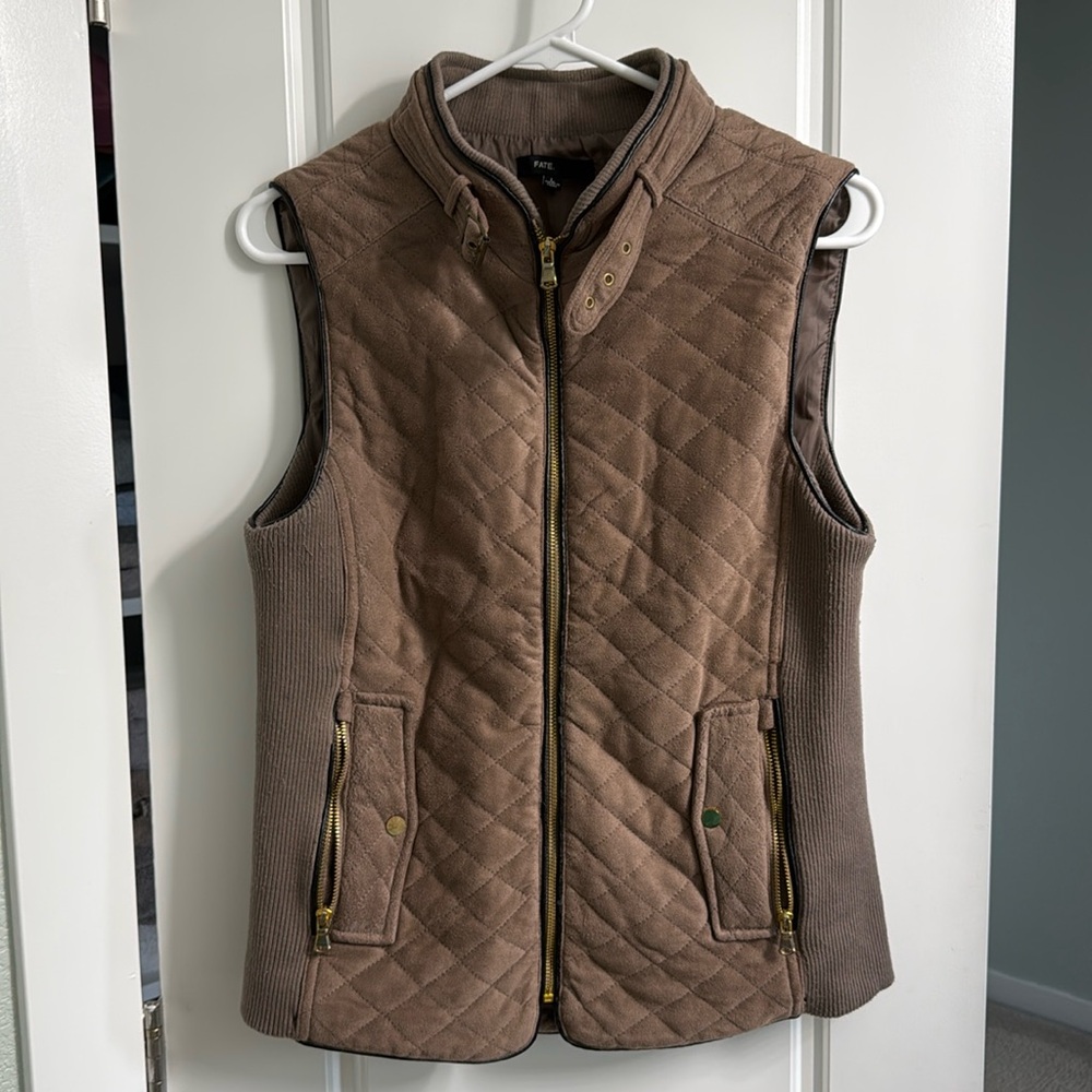 Women’s Fate Faux Suede Quilted Vest, Large